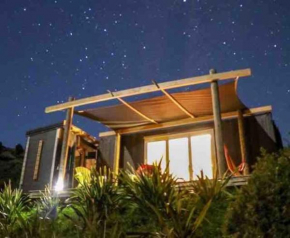 The 'Flax Pod' cabin in Pohara, amazing sea views